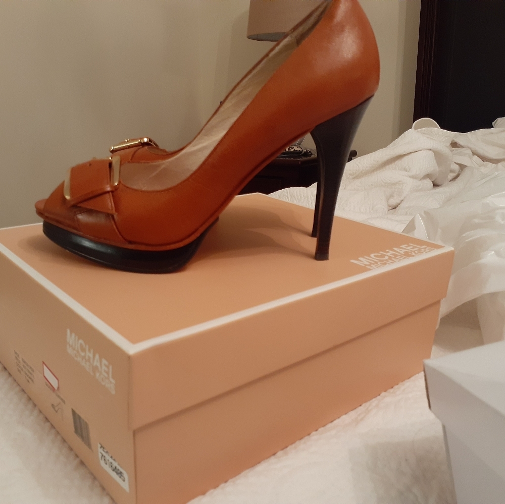 Women's shoes